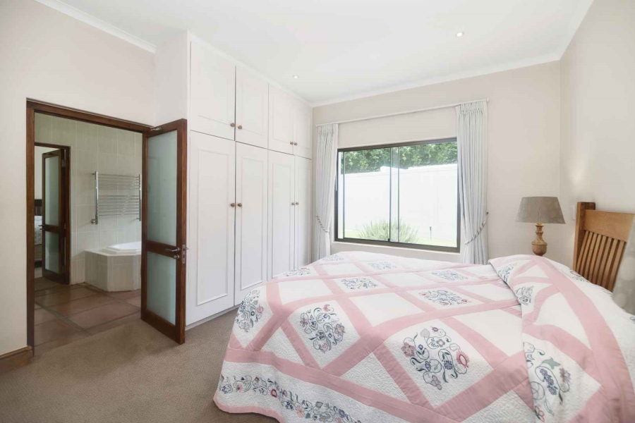 5 Bedroom Property for Sale in Fernkloof Estate Western Cape